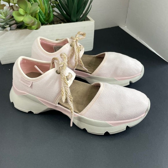 Skechers White Textured Athletic Shoes - Picture 1 of 5